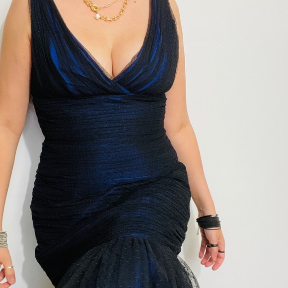 Monique Lhuillier V-Neckline Tiered Trumpet Gown - Picture 10 of 12